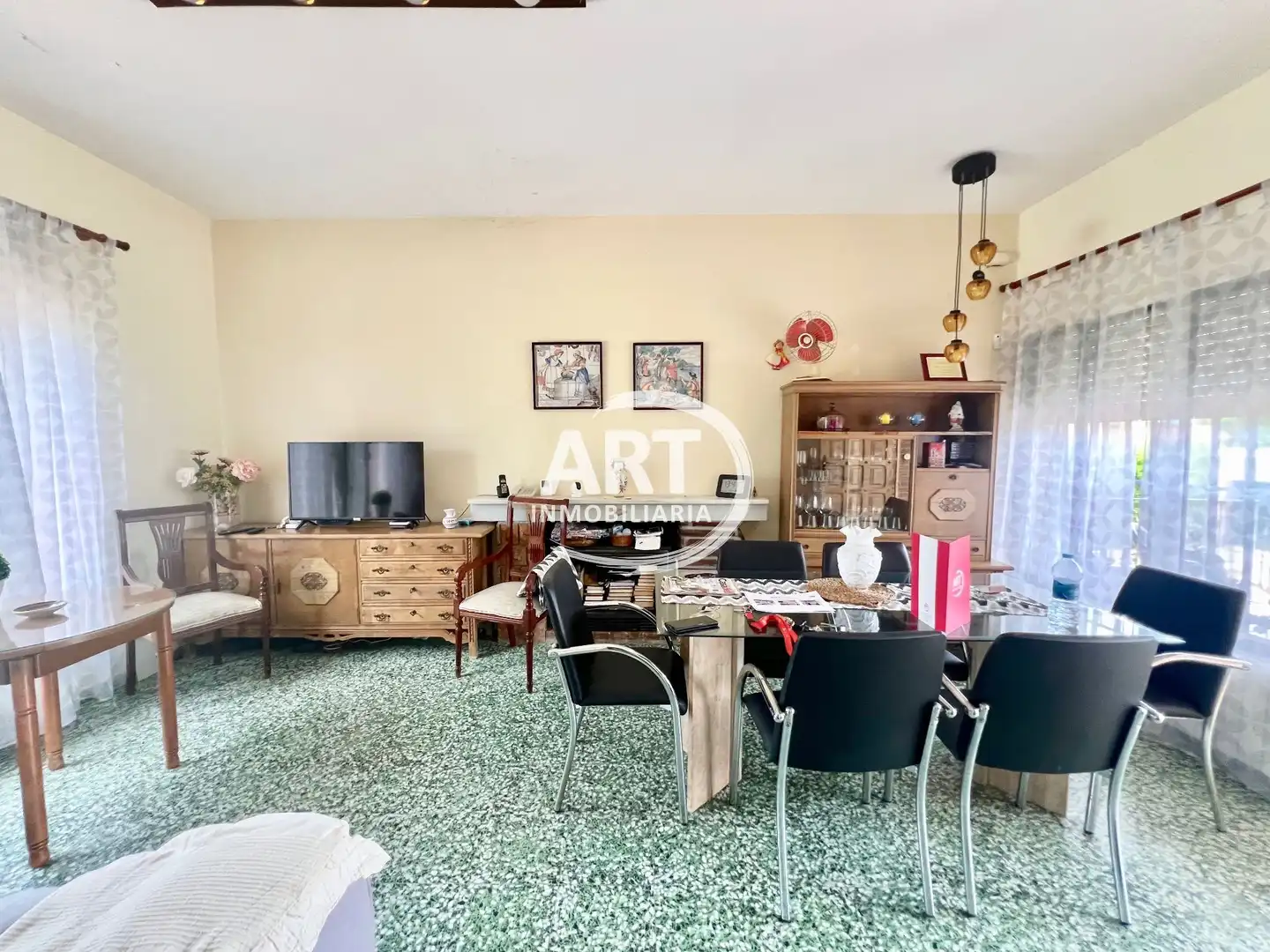 Sala d'estar de Casa o xalet en venda en L'Eliana amb Calefacció, Terrassa i Piscina