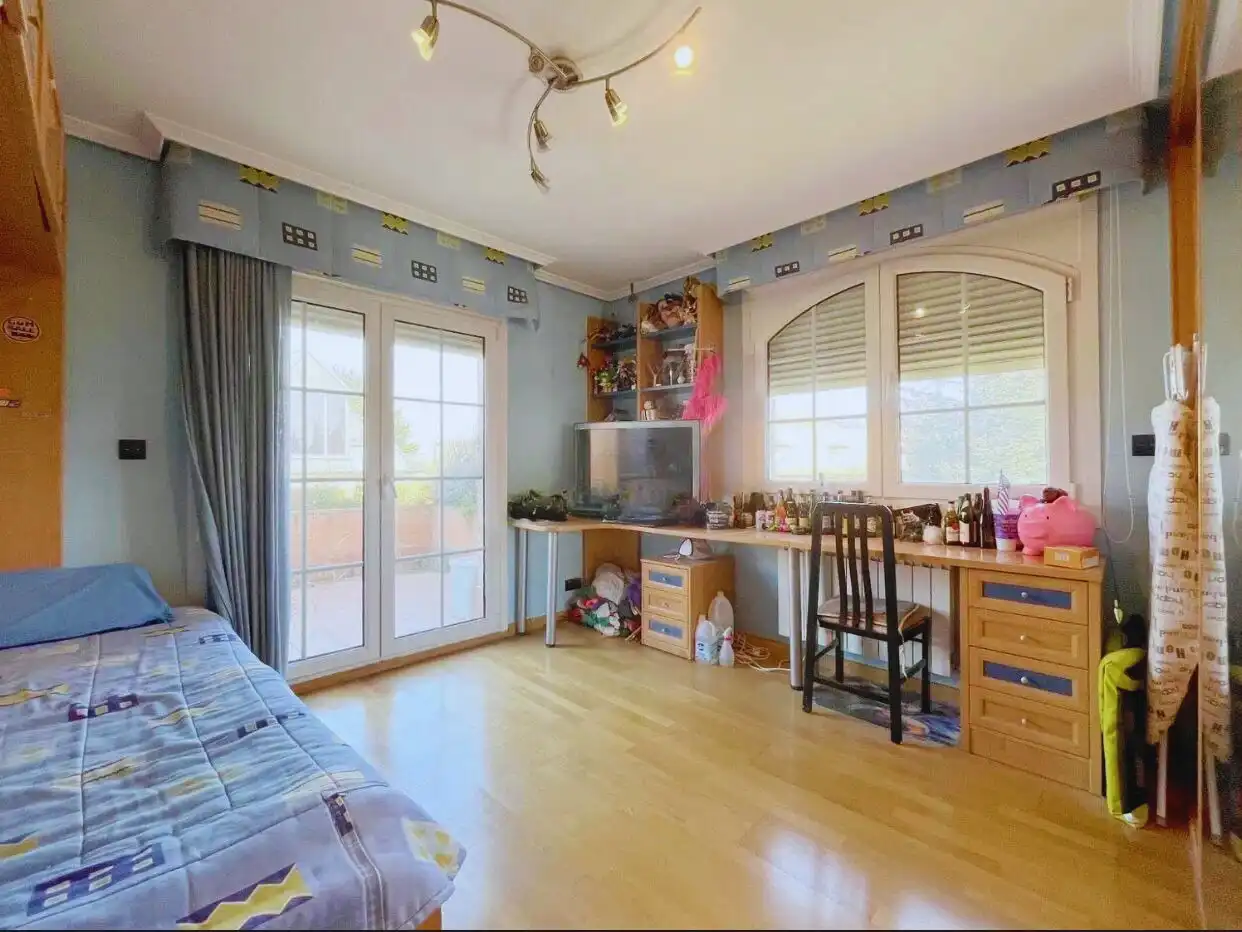 Bedroom of Houses for sale in Zaragoza  with Air Conditioner, Heating and Private garden