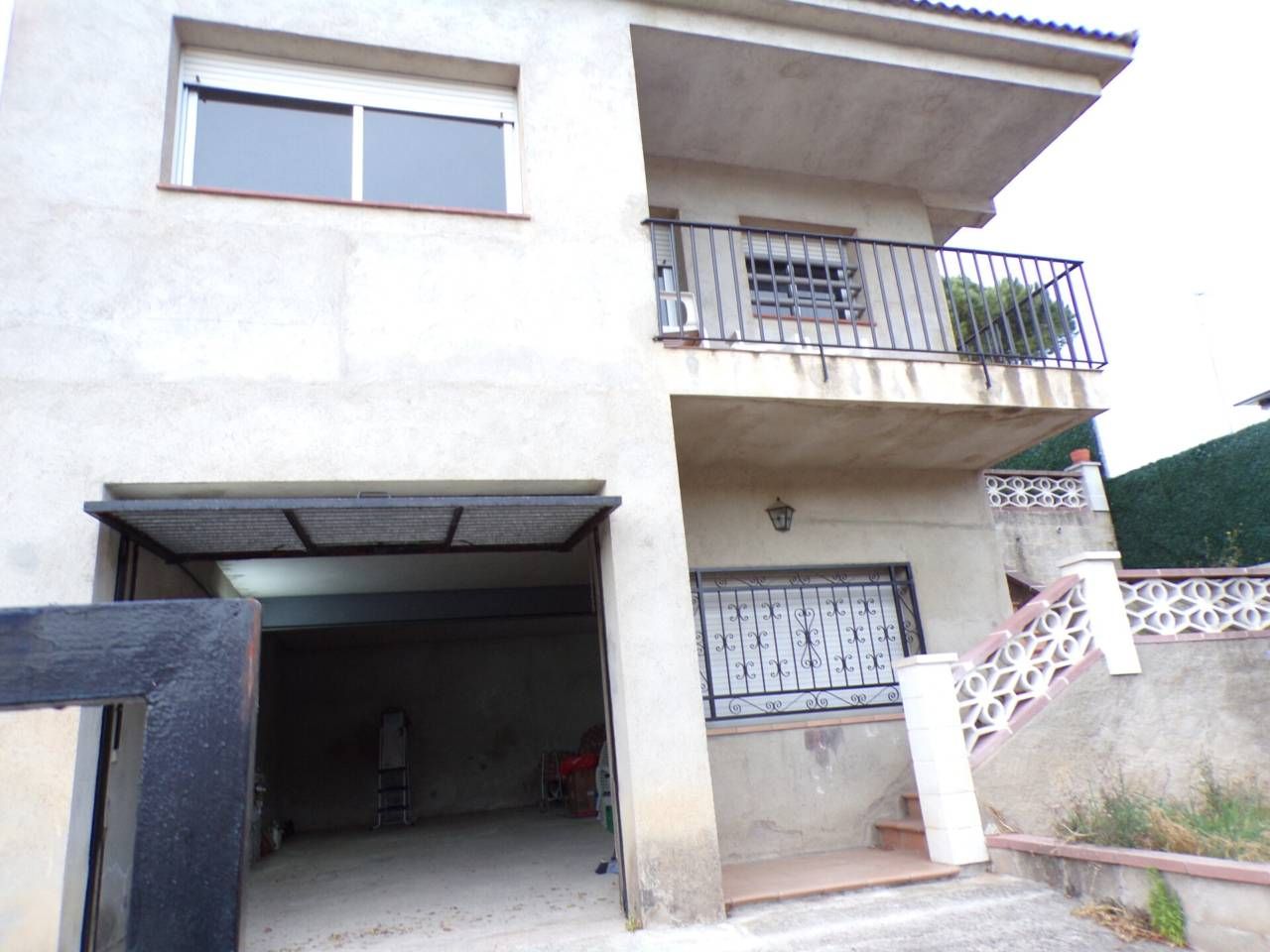 Vista exterior de Casa o xalet en venda en Tordera amb Jardí privat i Piscina