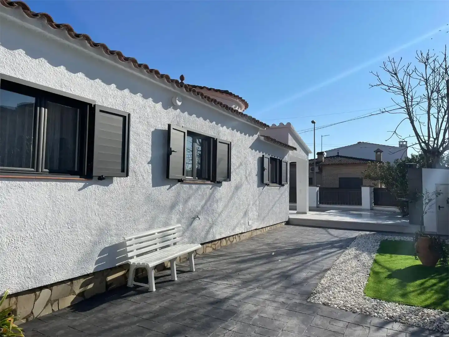 Vista exterior de Casa o chalet de alquiler en Empuriabrava con Aire acondicionado, Jardín privado y Piscina