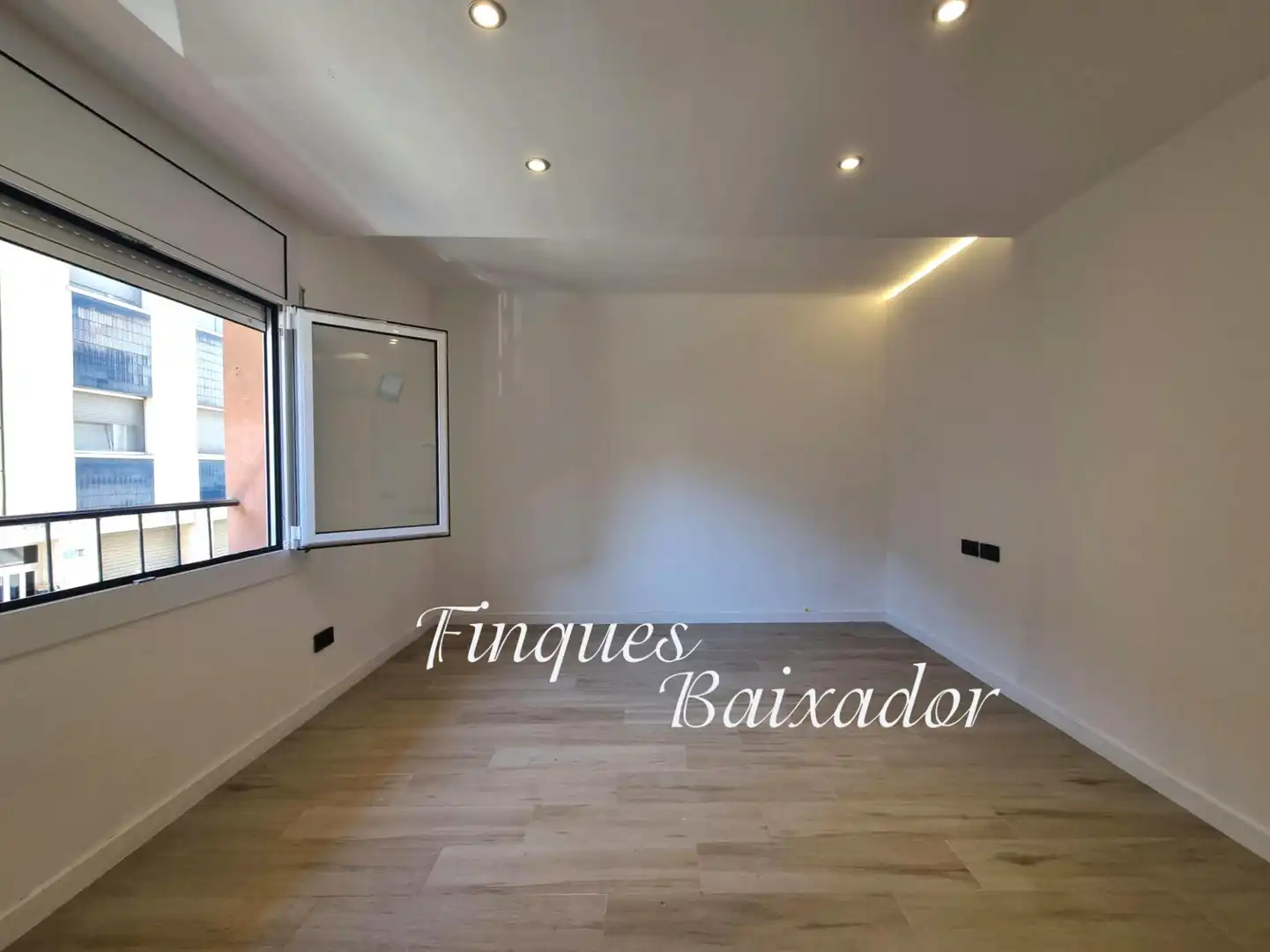 Flat for sale in Carrer de Vicenta Escoda, imagen 3