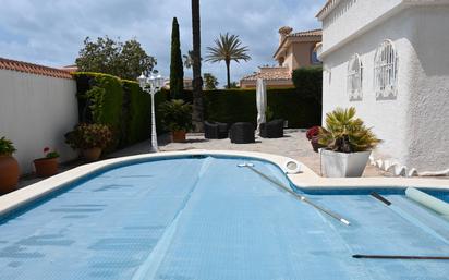 Piscina de Casa o xalet en venda en La Manga del Mar Menor amb Aire condicionat, Calefacció i Jardí privat