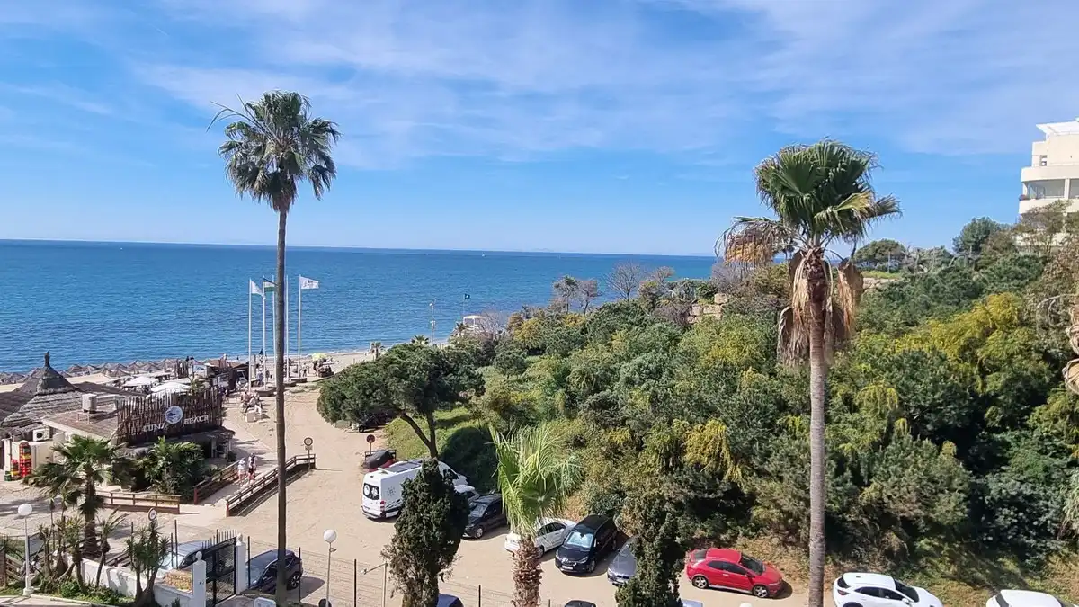 Vista exterior de Estudi en venda en Mijas amb Aire condicionat, Calefacció i Piscina