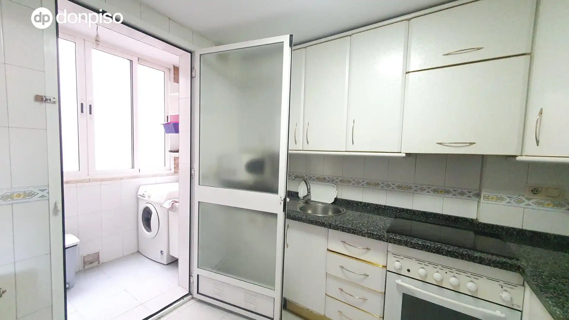 Kitchen of Flat for rent in Granada  with Air Conditioner, Heating and Terrace