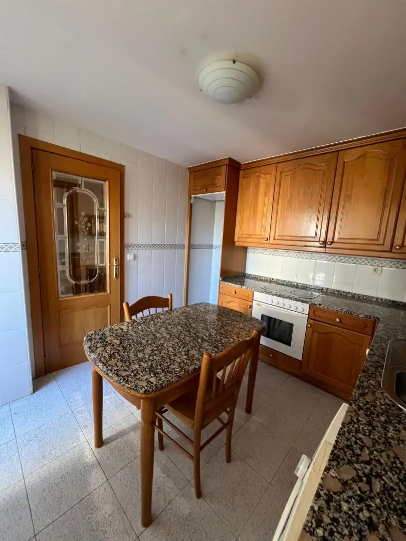 Küche von Wohnung zur Miete in Zaragoza mit Heizung, Ofen und Waschmaschine