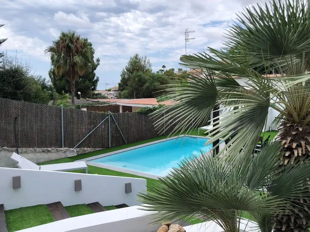 Schwimmbecken von Haus oder Chalet zur Miete in Sant Pere de Ribes mit Klimaanlage, Heizung und Privatgarten