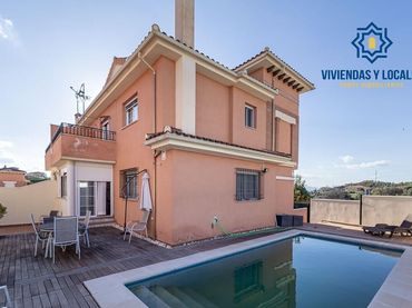 Casa aparellada amb piscina en venda a Camino DEL LORADOR