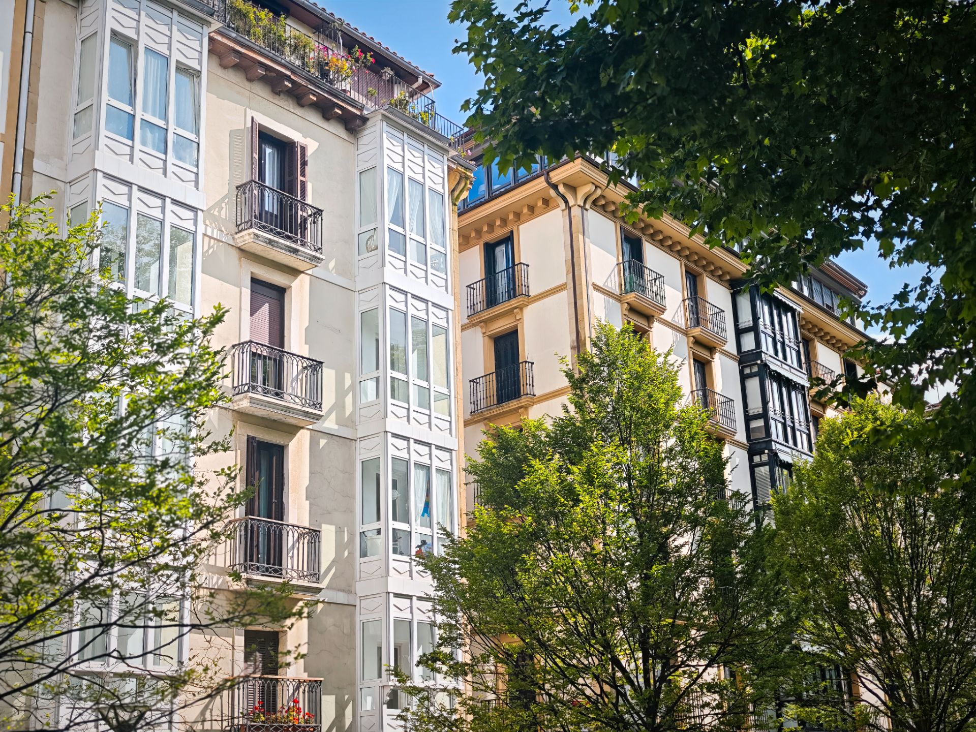 Exterior view of Flat for sale in Donostia - San Sebastián   with Furnished and Balcony