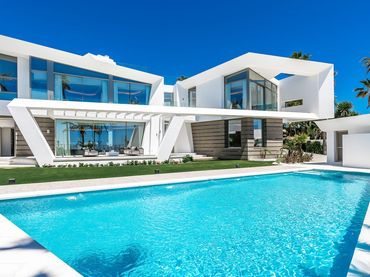 Casa con piscina en venta en Elviria - Cabopino