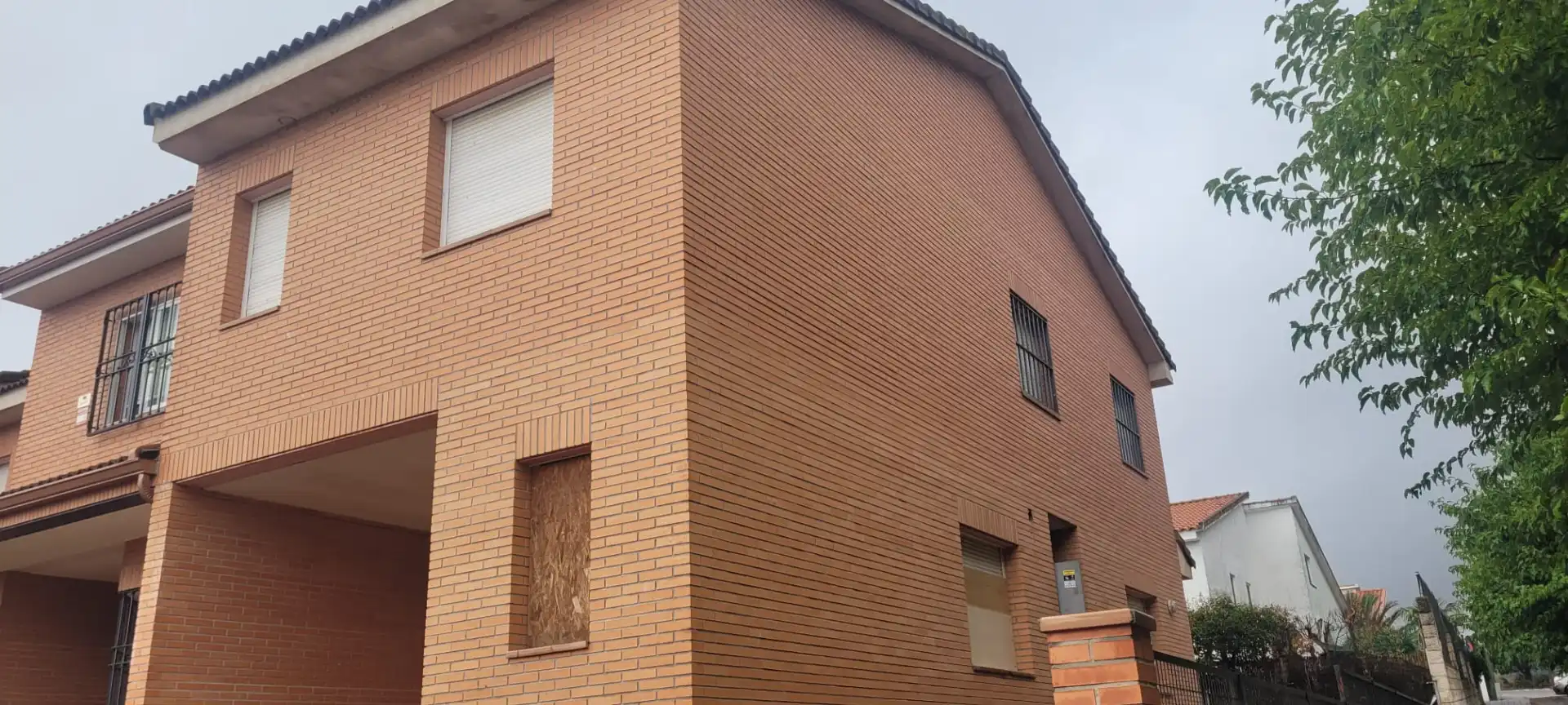 Vista exterior de Casa adosada en venta en Chapinería, Madrid
