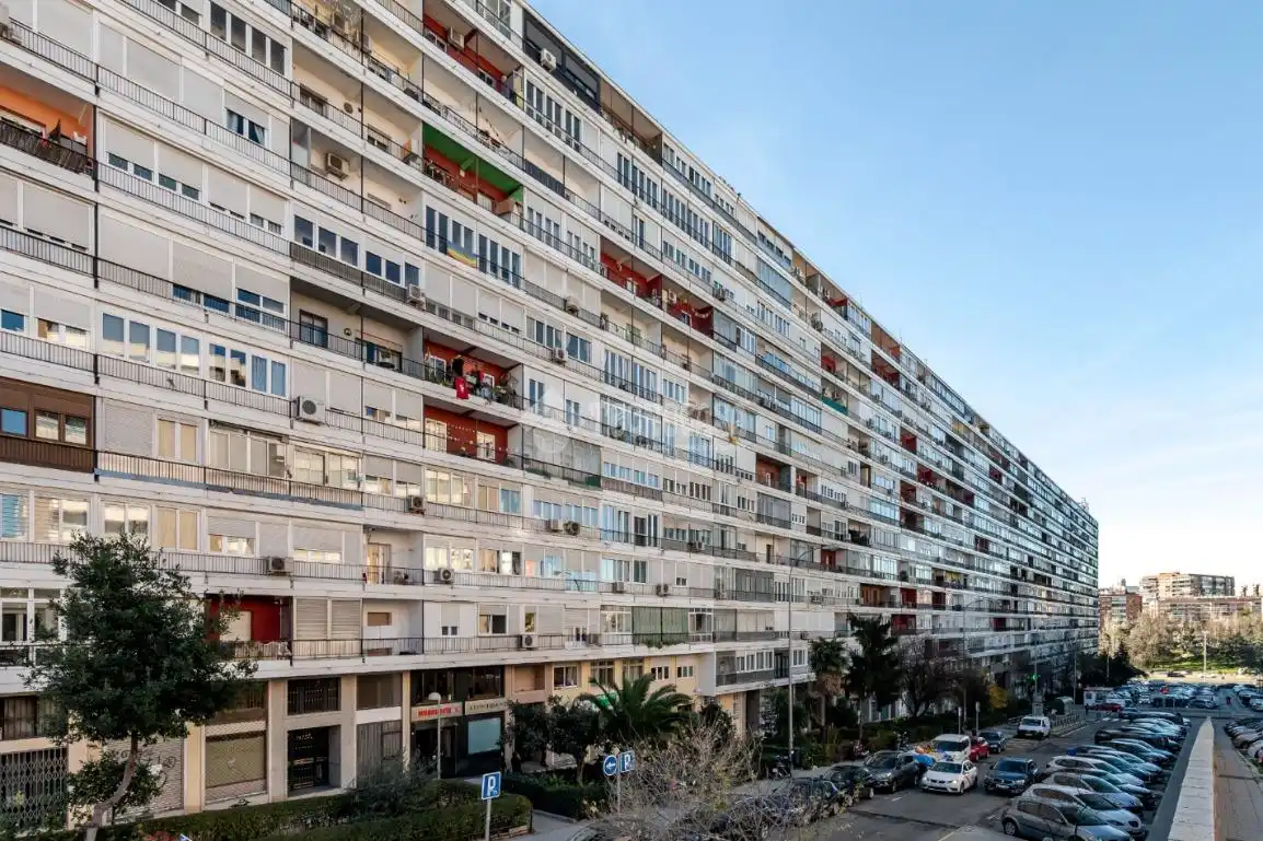 Flat with lift for sale in Ciudad Lineal