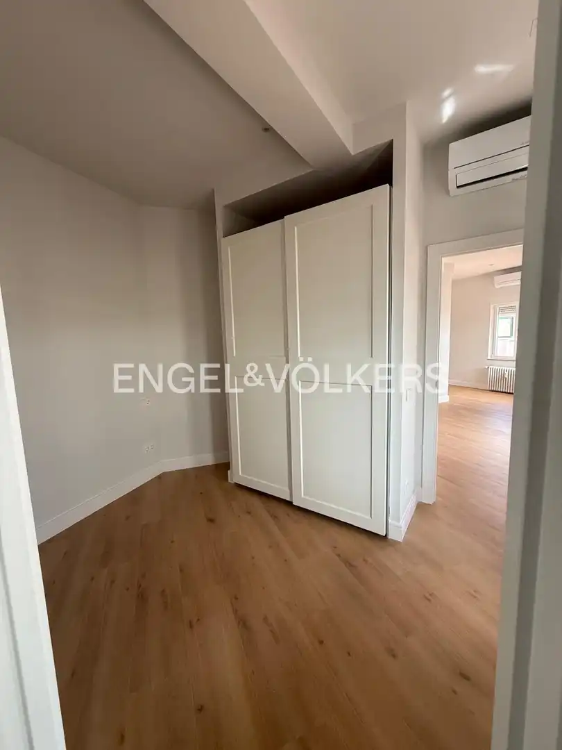 Bedroom of Flat for sale in Madrid  with Air Conditioner, Heating and Terrace