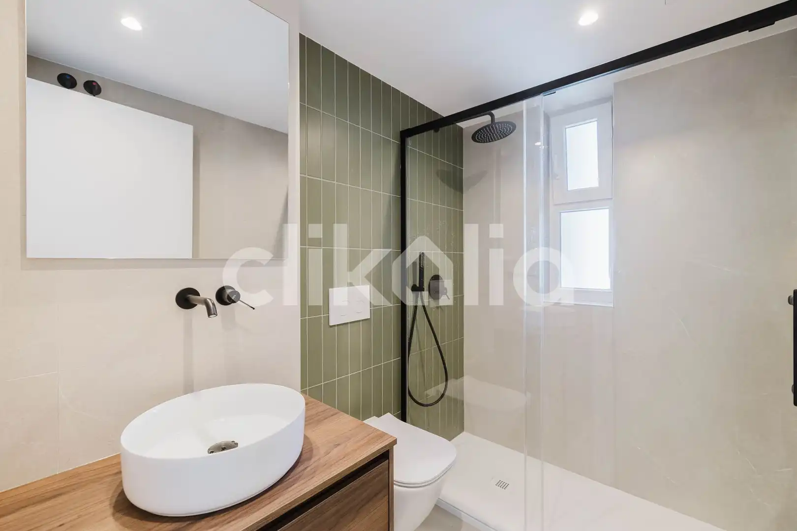 Bathroom of Flat for sale in Málaga  with Air Conditioner, Terrace and Storage room
