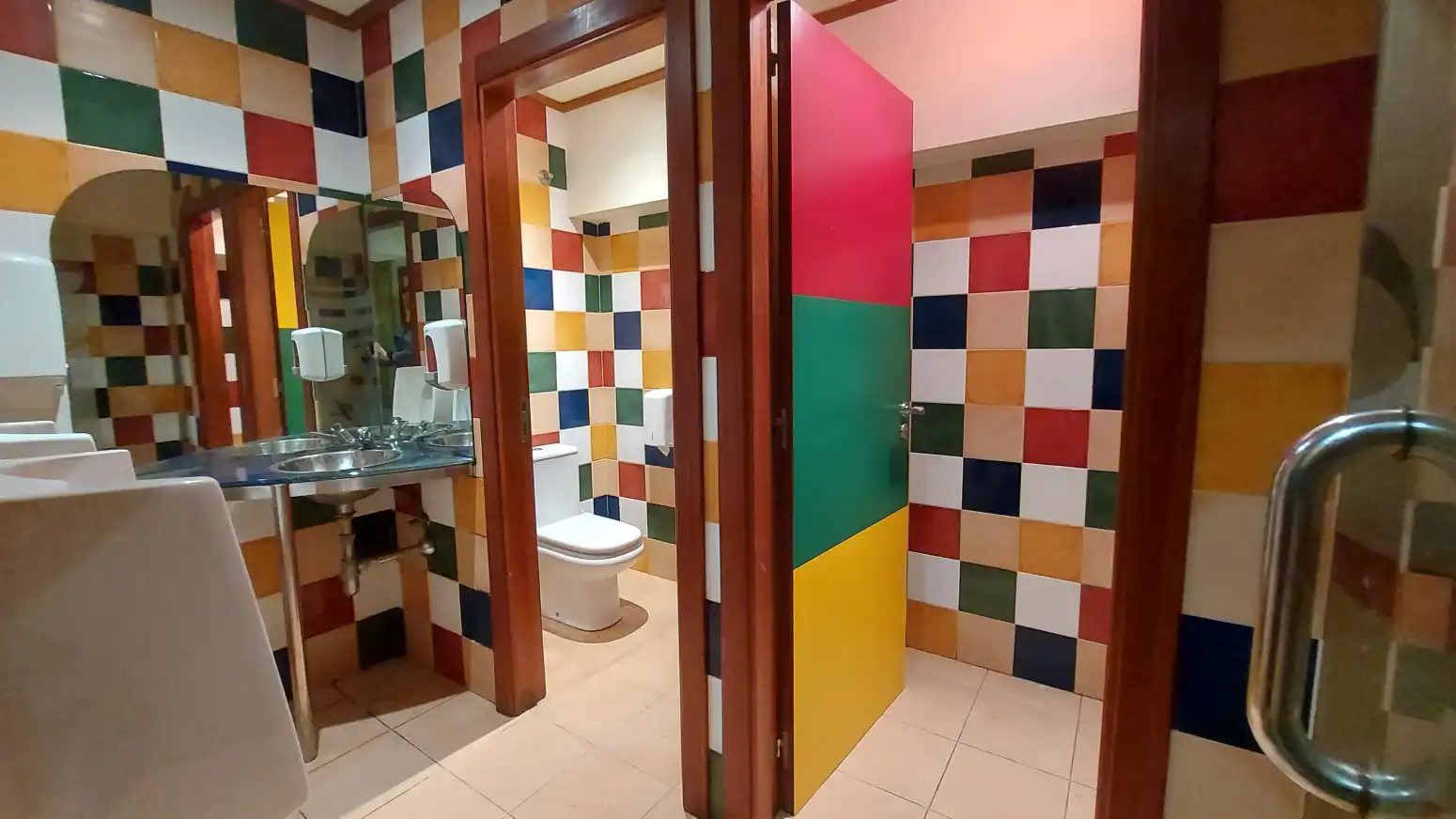 Bathroom of Commercial properties for rent in  Logroño  with Air Conditioner