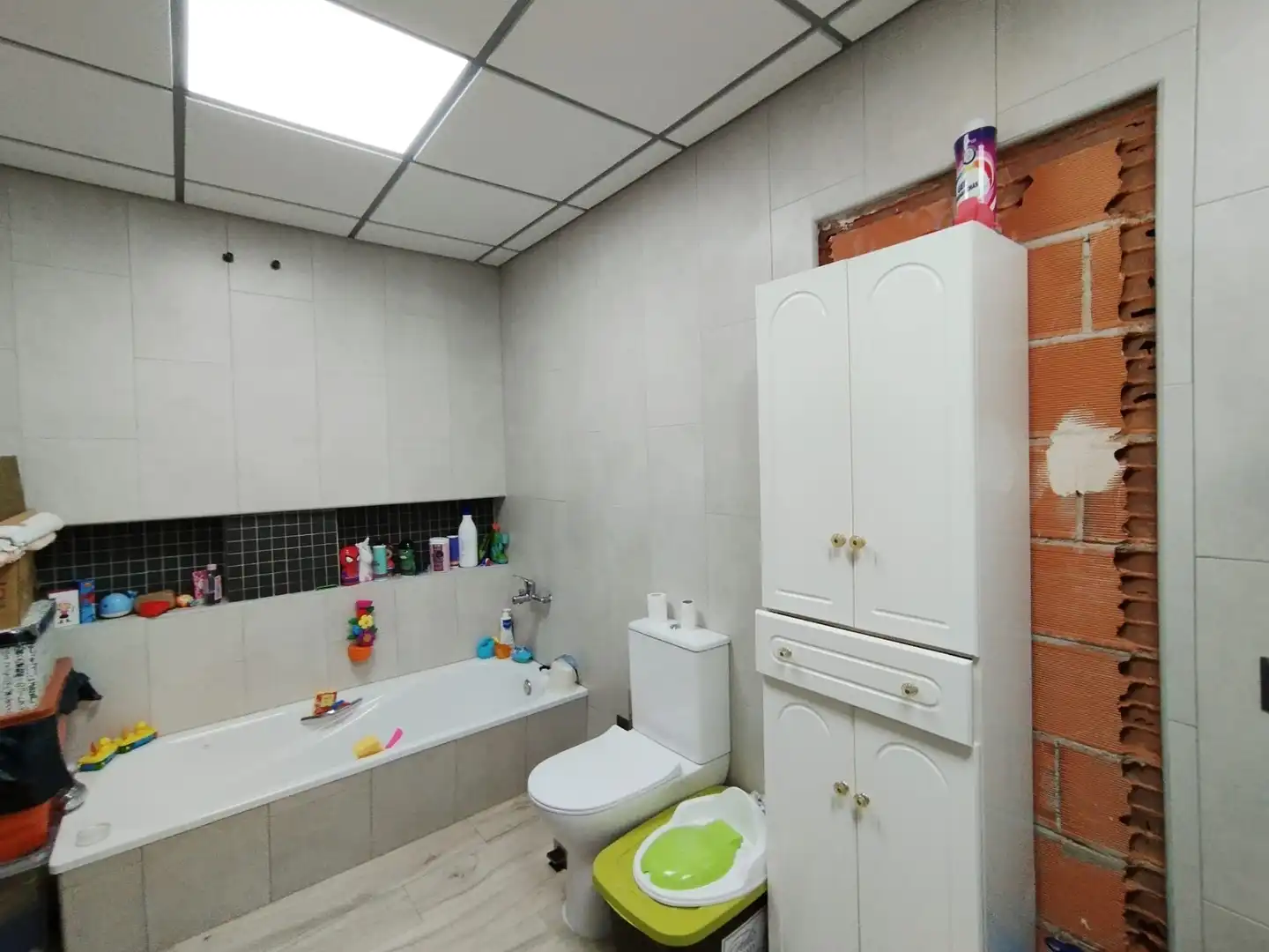 Badezimmer von Country house zum Verkauf in Tomelloso mit Schwimmbad und Möbliert