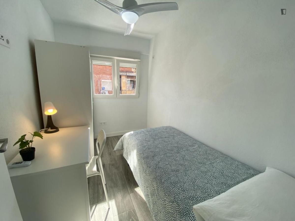 Apartment to share in Los Rosales