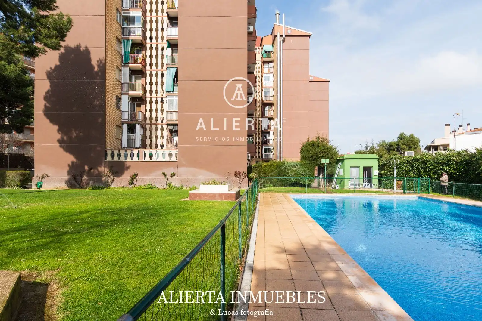 Exterior view of Flat for sale in Zaragoza  with Heating, Terrace and Swimming Pool
