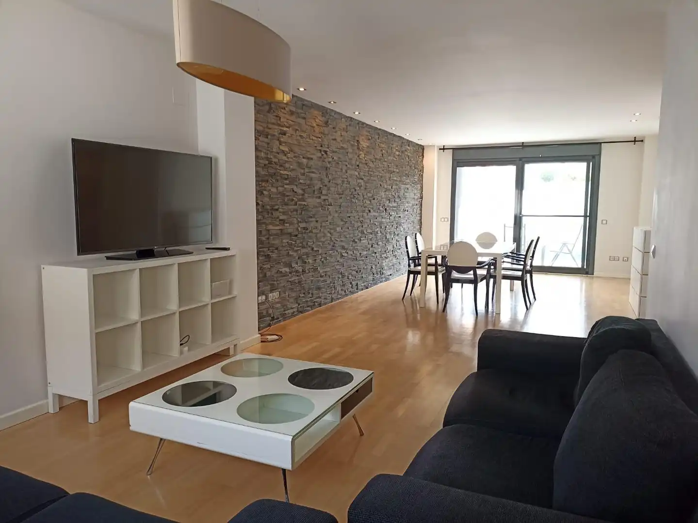 Sala d'estar de Casa adosada en venda en La Pobla de Vallbona amb Aire condicionat, Calefacció i Jardí privat