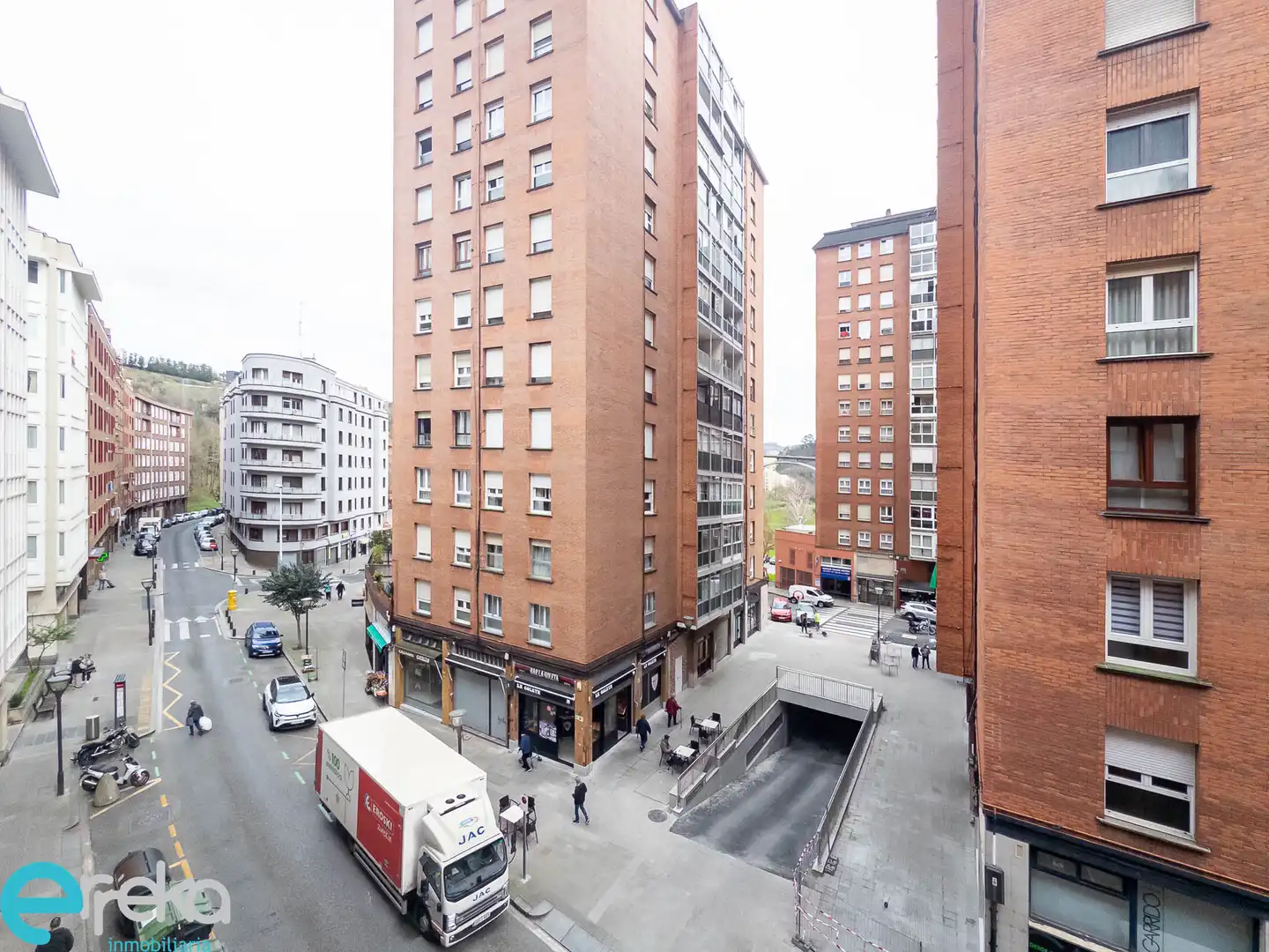 Vista exterior de Pis en venda en Bilbao  amb Terrassa, Traster i Moblat