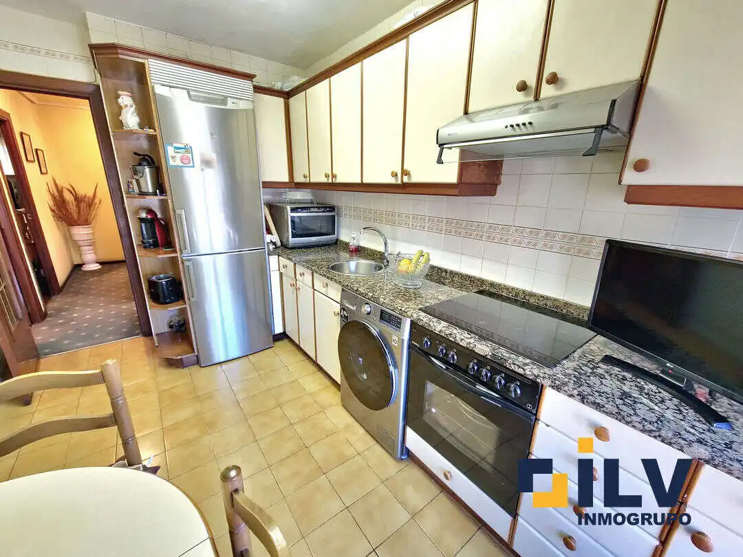 Cocina de Piso en venta en Portugalete con Calefacción, Terraza y Amueblado