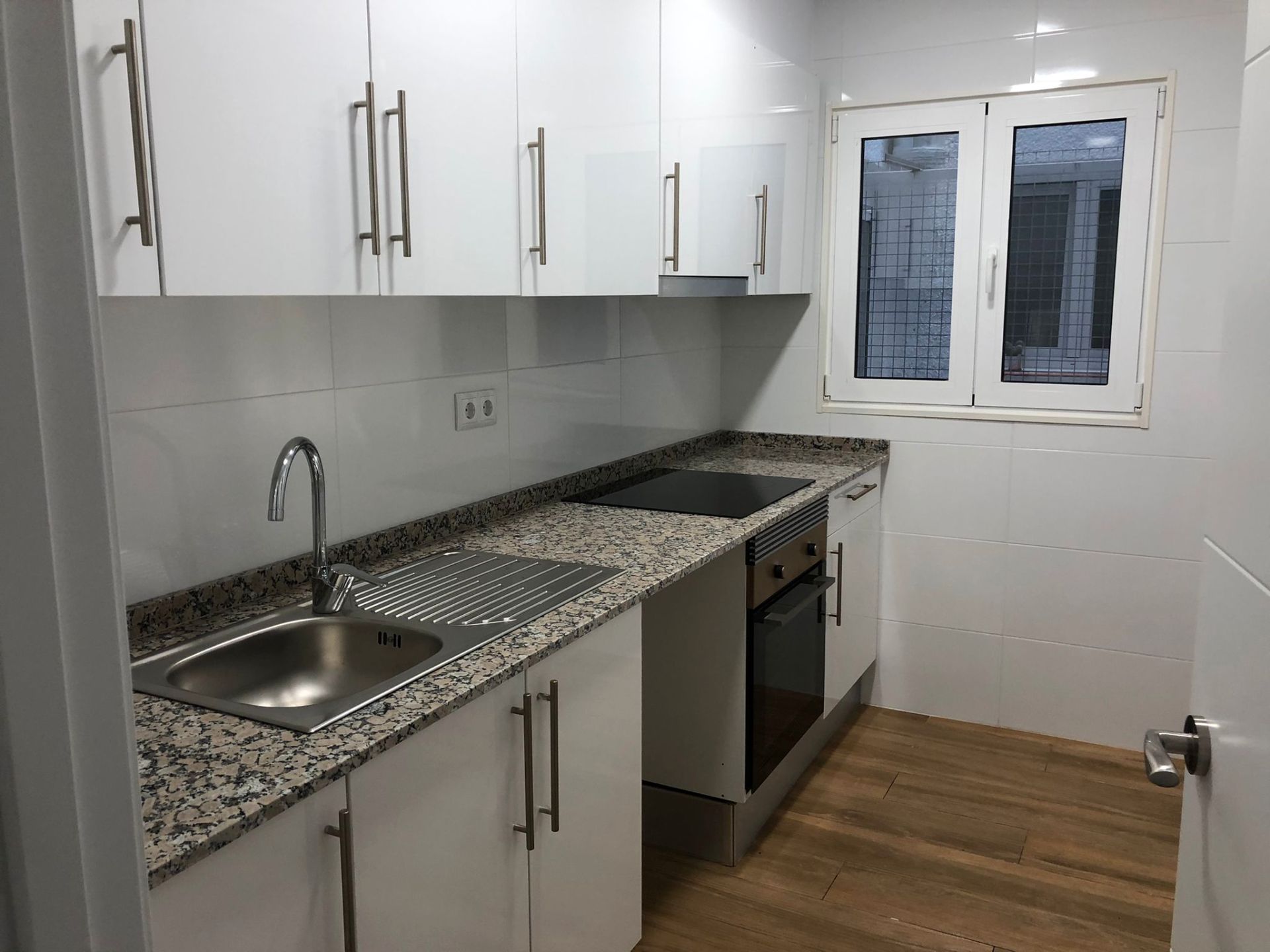 Kitchen of Flat to rent in  Tarragona Capital  with Oven and Balcony