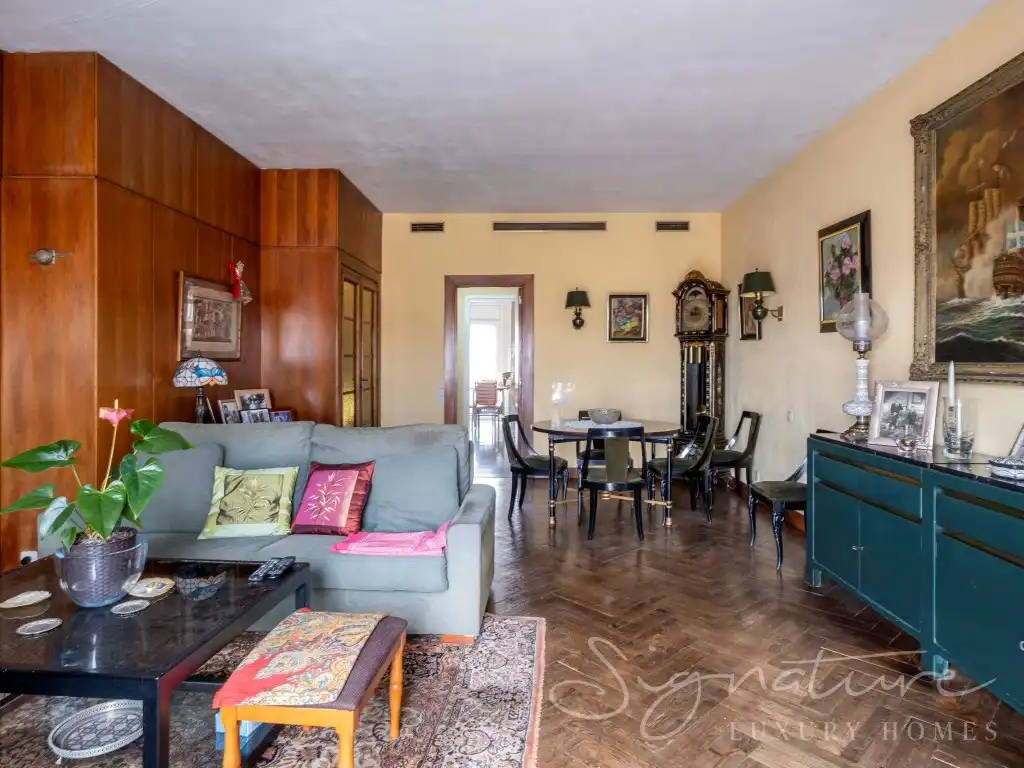 Sala de estar de Edificio en venta en L'Hospitalet de Llobregat