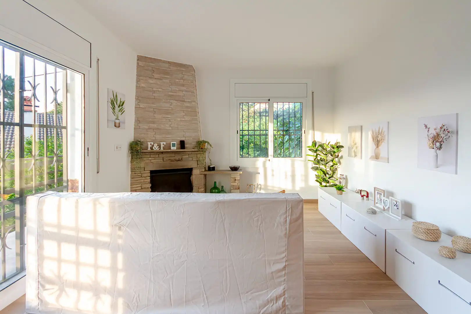 Sala de estar de Casa o chalet en venta en Castellví de Rosanes con Aire acondicionado, Calefacción y Jardín privado