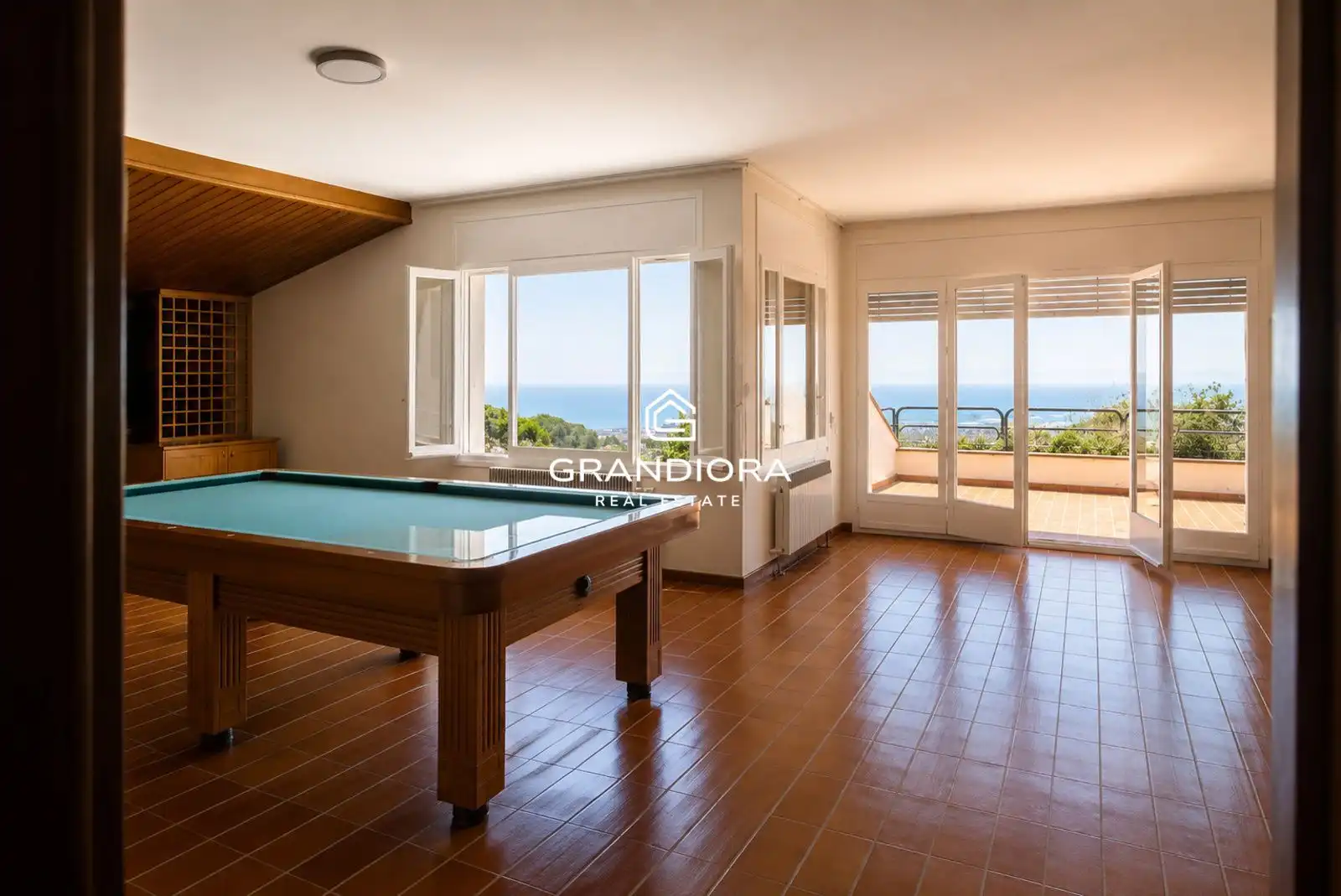Sala d'estar de Casa o xalet en venda en Mataró amb Terrassa i Piscina