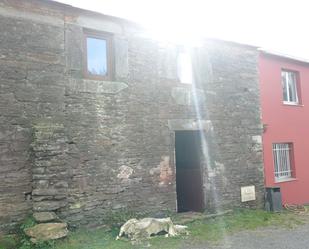 Vista exterior de Casa adosada en venda en Mañón amb Jardí privat