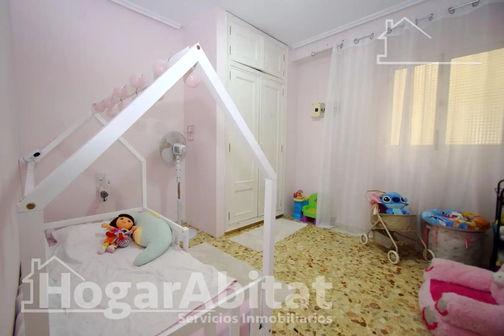 Habitación de Ático en venta en Catarroja con Terraza, Trastero y Balcón