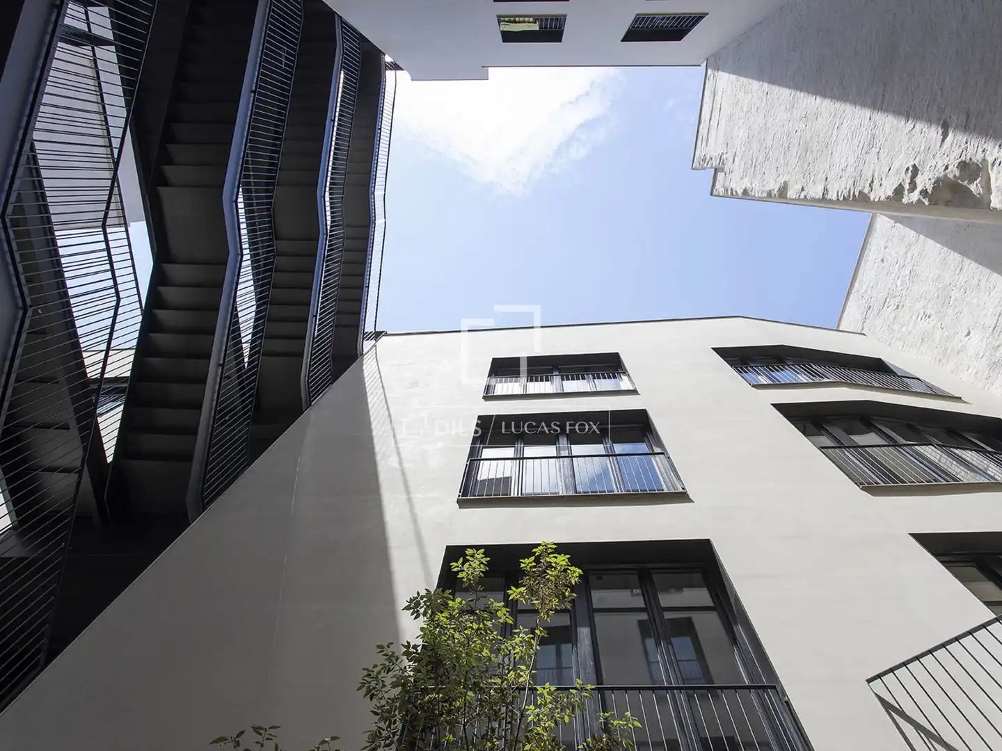 Vista exterior de Piso en venta en Barcelona con Aire acondicionado, Calefacción y Terraza