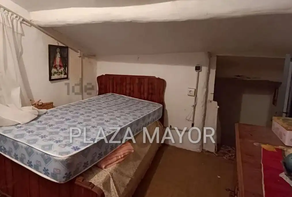 Houses for sale in Espino de la Orbada