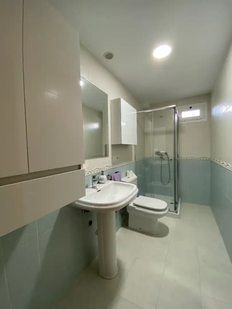 Badezimmer von Wohnung zur Miete in Boqueixón mit Terrasse, Abstellraum und Möbliert