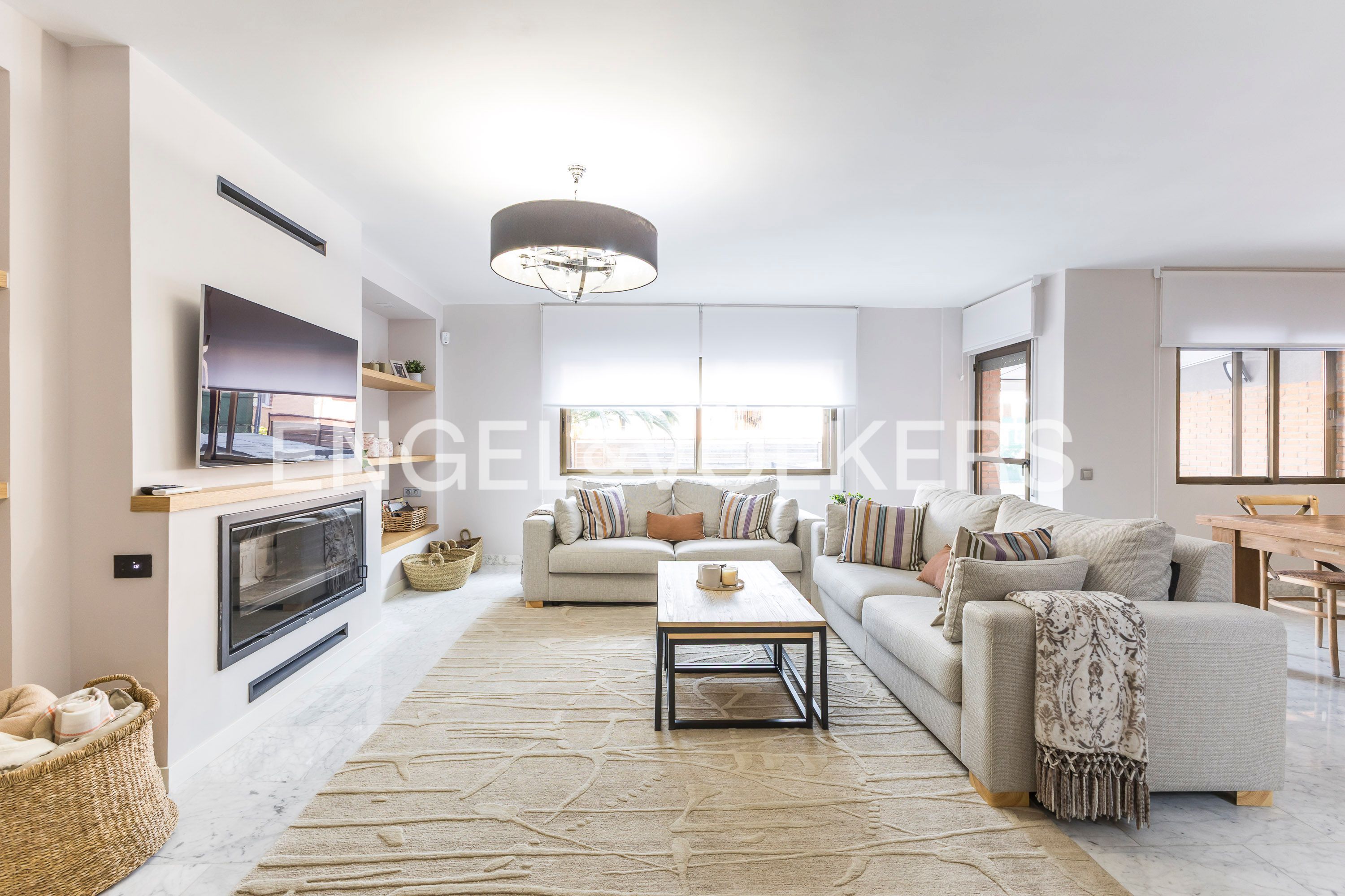 Sala de estar de Casa o chalet en venta en  Madrid Capital con Aire acondicionado, Calefacción y Jardín privado