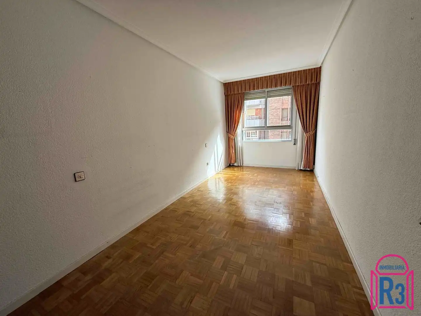 Habitación de Apartamento en venta en León Capital  con Calefacción