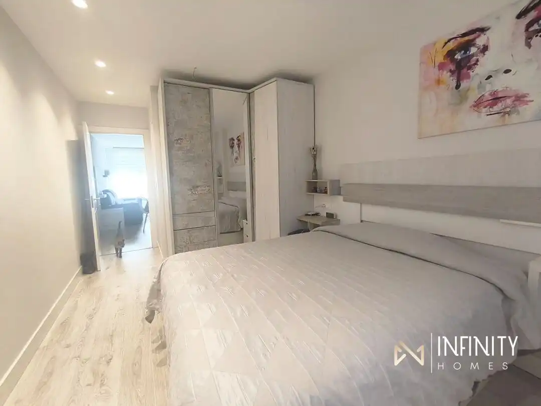 Schlafzimmer von Wohnung zur Miete in Bilbao  mit Heizung, Terrasse und Balkon
