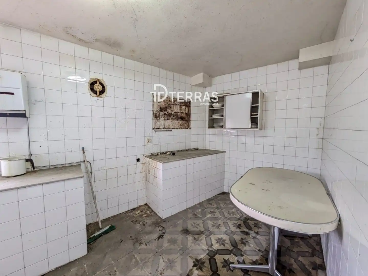Cuina de Casa o xalet en venda en Pontevedra Capital  amb Jardí privat i Terrassa