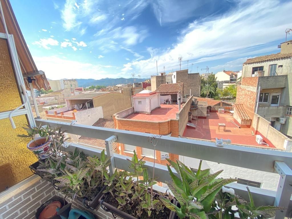 Exterior view of Flat for sale in Canals  with Air Conditioner and Balcony