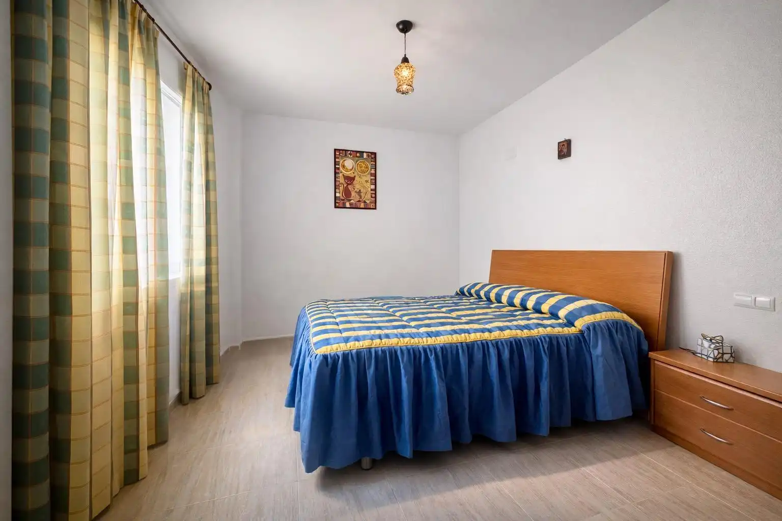 Schlafzimmer von Dachboden zum Verkauf in Sorvilán mit Terrasse und Möbliert