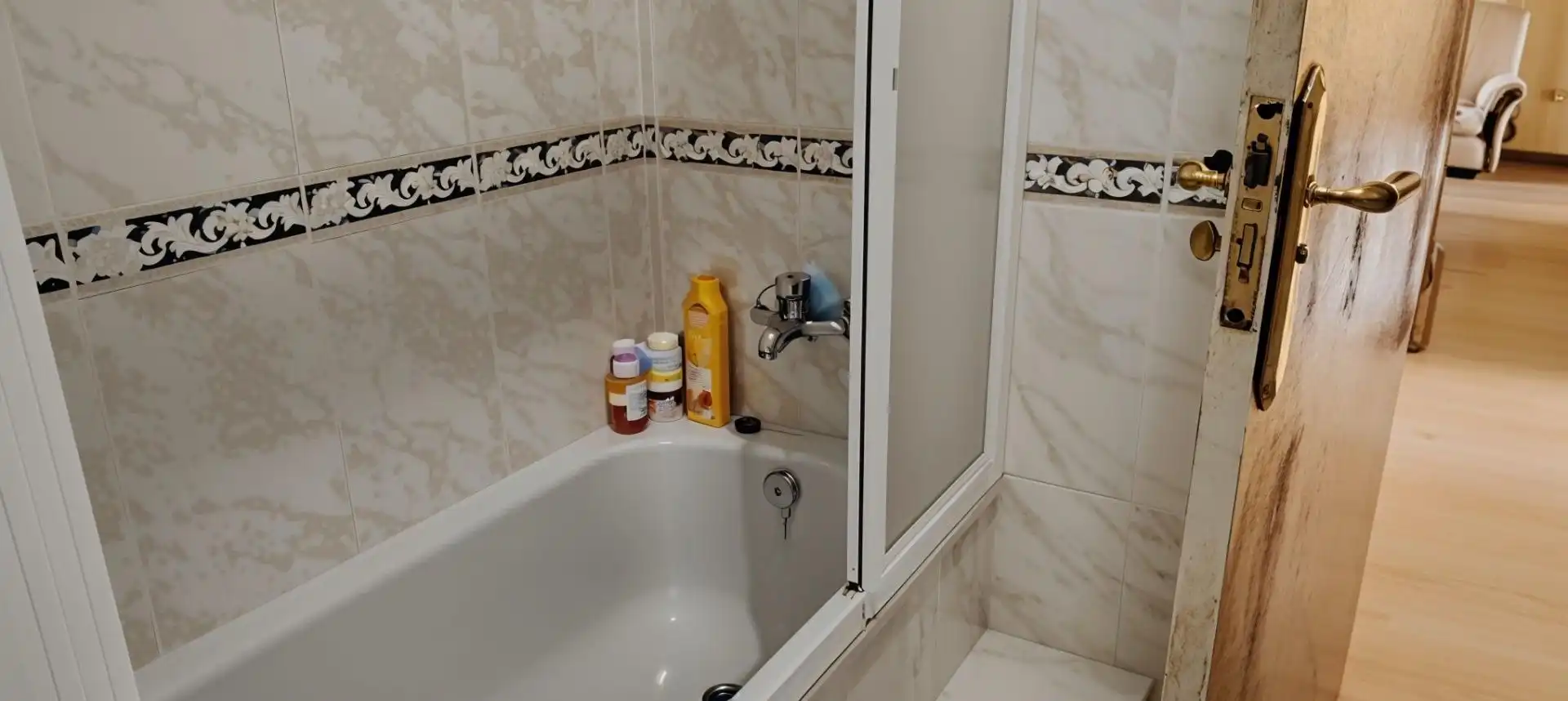 Badezimmer von Wohnung zum Verkauf in Vigo  mit Möbliert