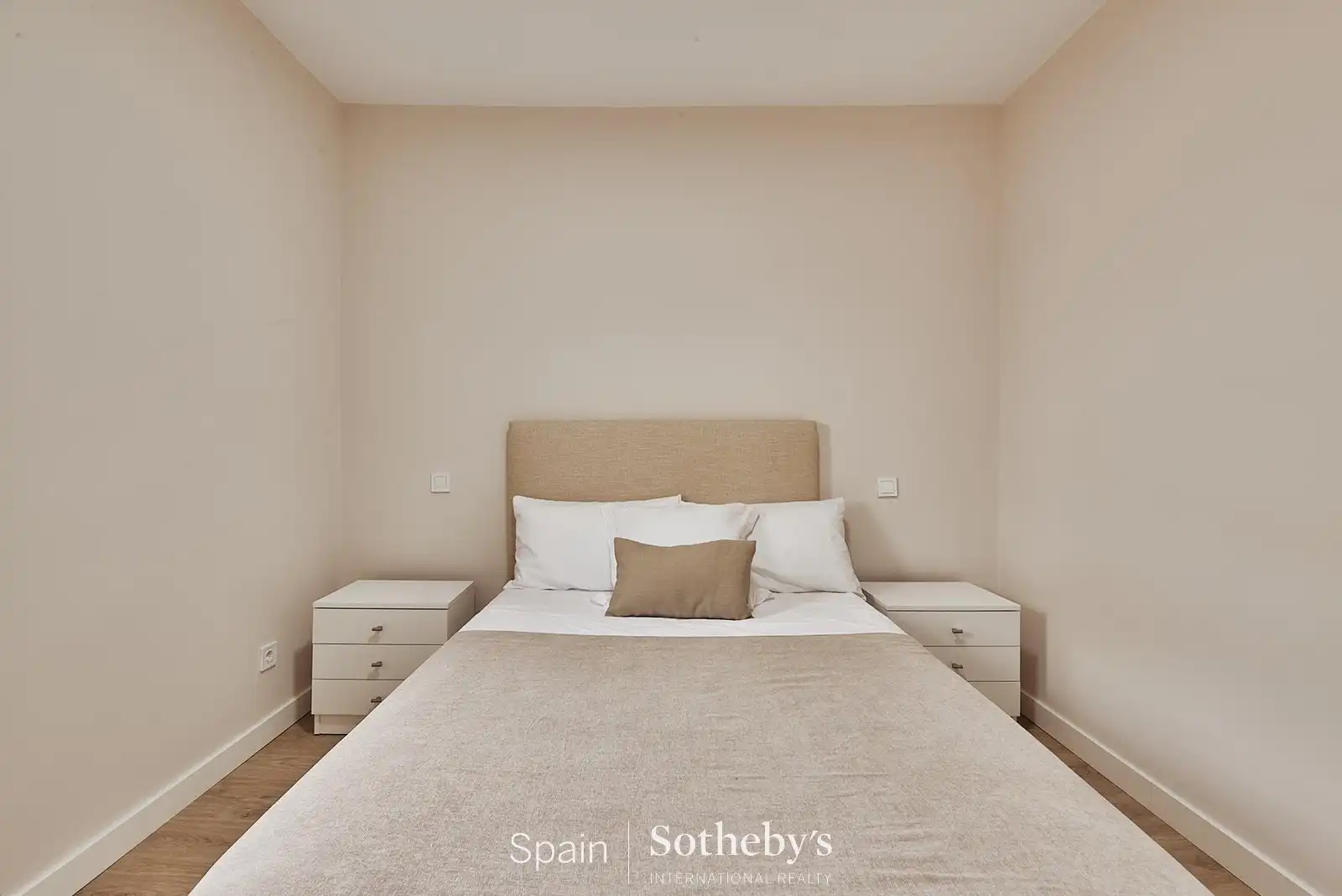 Dormitori de Apartament en venda en Madrid amb Aire condicionat i Calefacció