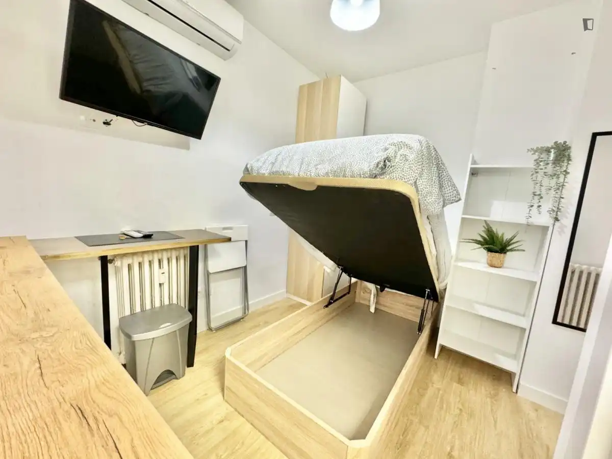 Schlafzimmer von Wohnung zur Miete in Madrid mit Klimaanlage, Möbliert und Waschmaschine