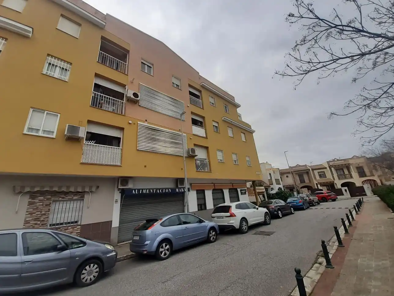 Vista exterior de Ático en venta en Dos Hermanas con Aire acondicionado, Terraza y Alarma