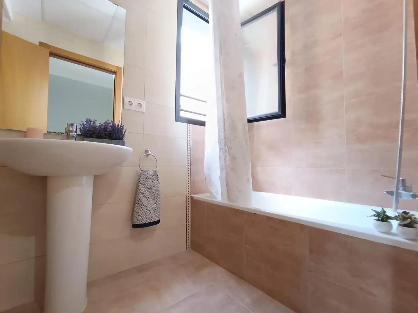 Baño de Casa adosada en venta en Molina de Segura con Aire acondicionado, Calefacción y Jardín privado