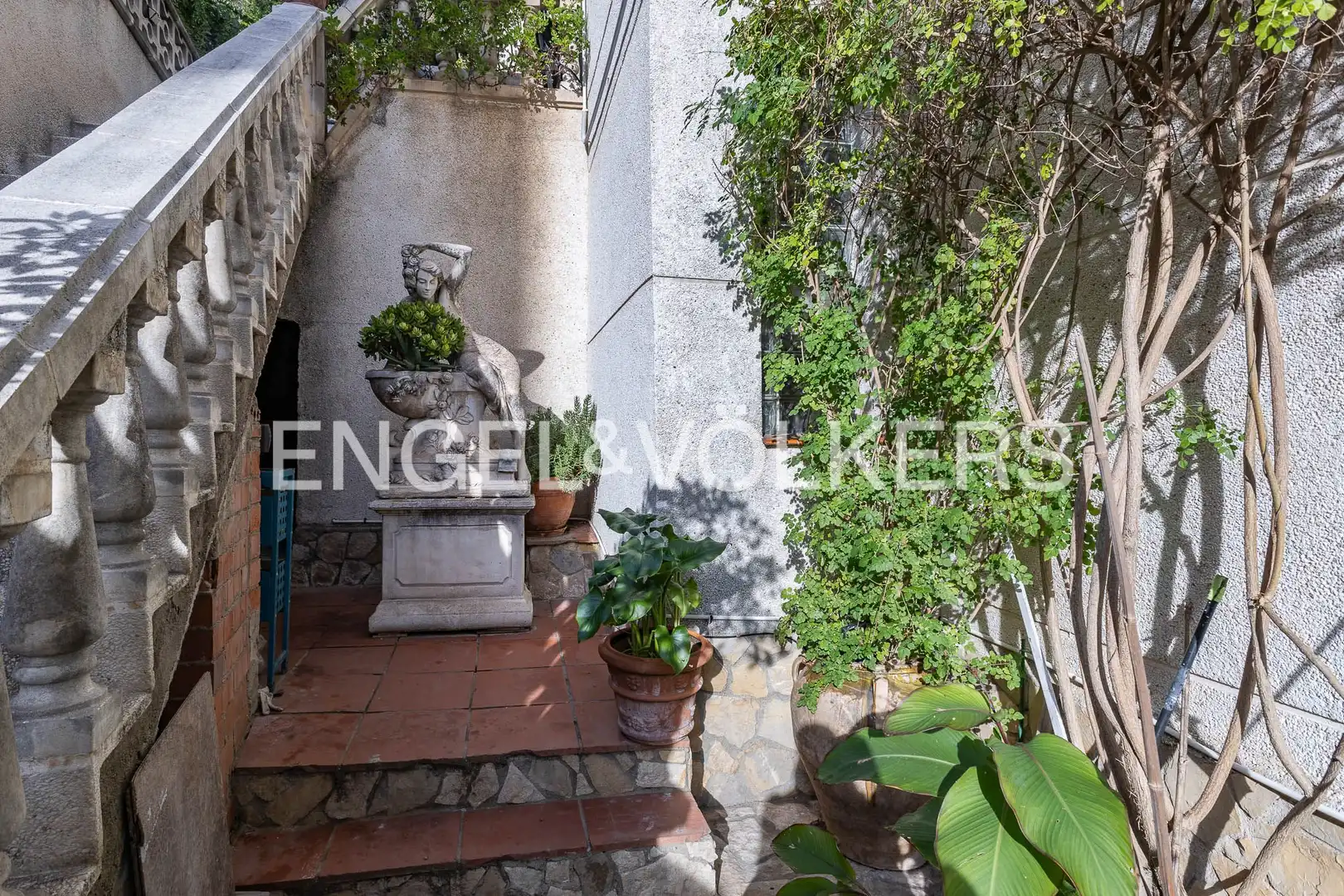 Terrace of Houses for sale in Vallirana, Barcelona