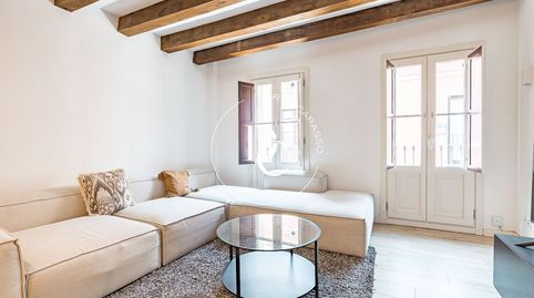 Ático de 111 m2 con vistas y terraza en venta en El Gòtic, Barcelona, imatge 2