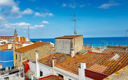 Vista exterior de Casa adosada de lloguer en El Masnou amb Terrassa i Balcó