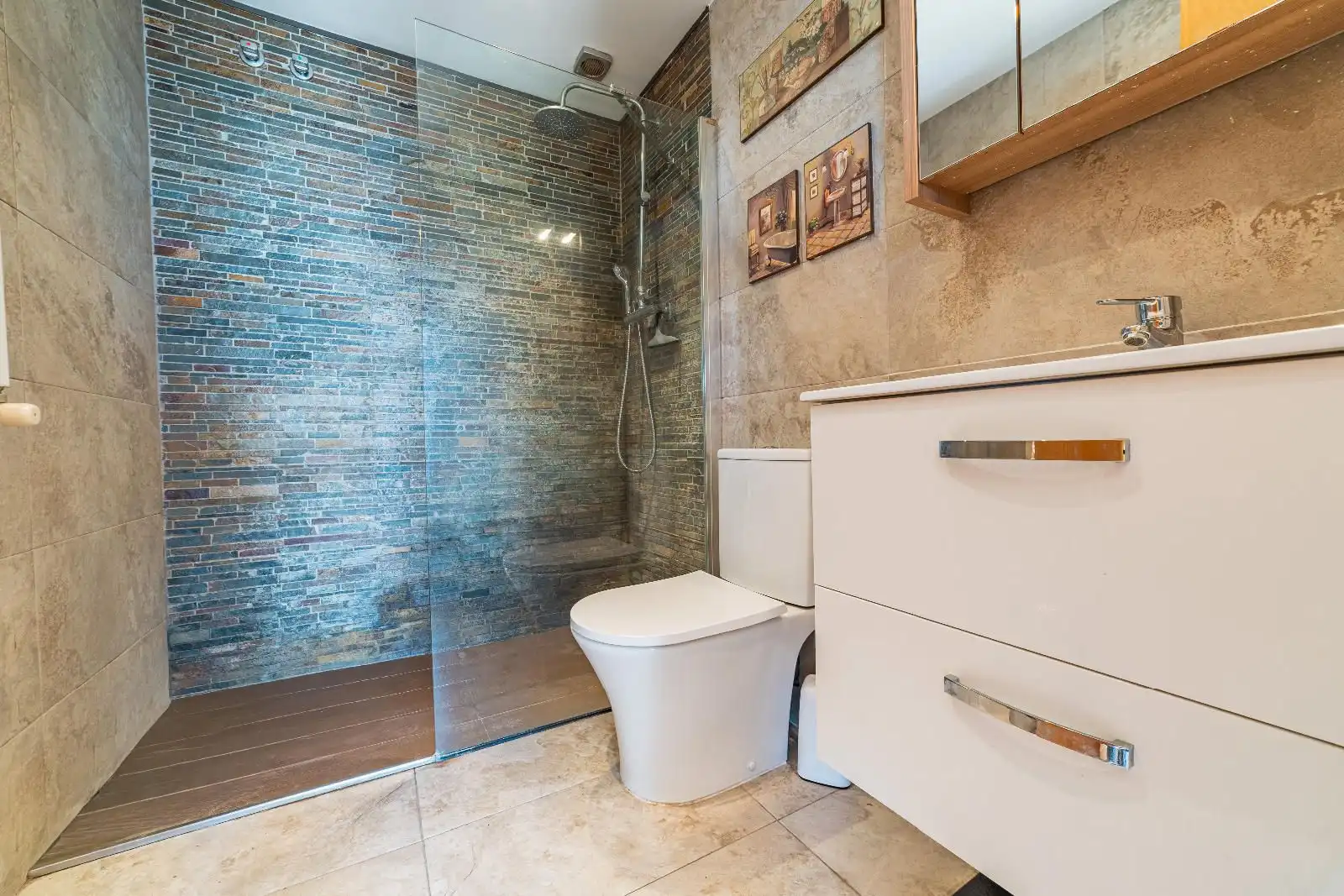 Badezimmer von Einfamilien-Reihenhaus zum Verkauf in Vilassar de Mar mit Klimaanlage, Heizung und Terrasse