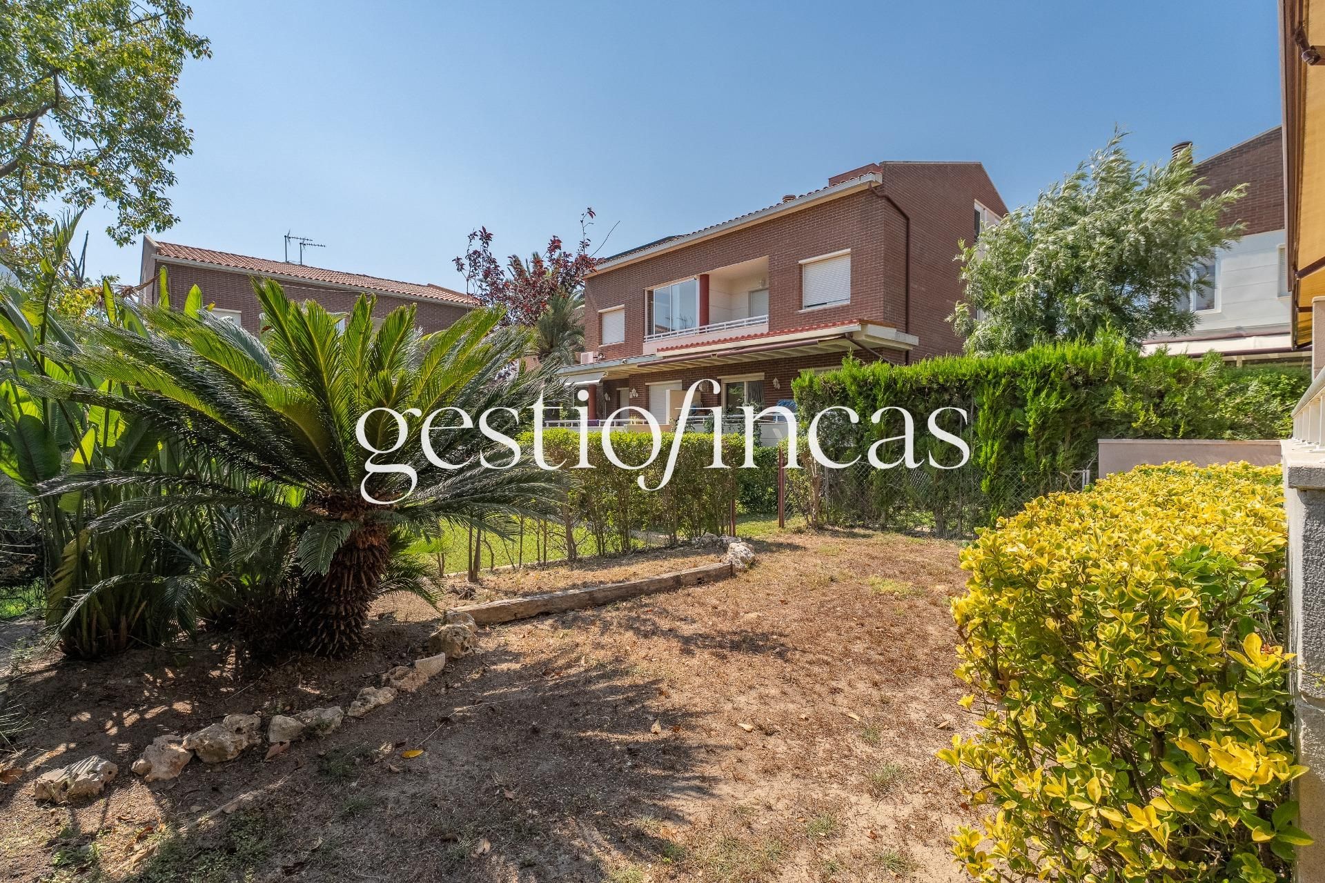 Jardín de Casa adosada en venta en Cambrils con Aire acondicionado, Calefacción y Piscina comunitaria