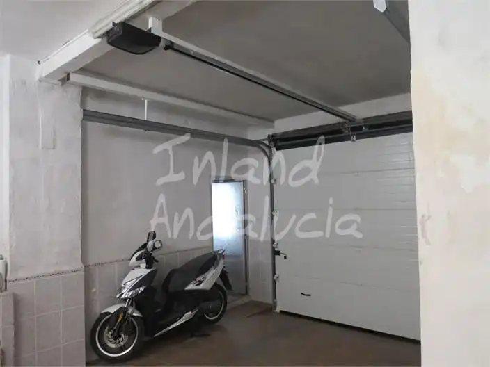Parking de Casa adosada en venta en Martos con Aire acondicionado, Trastero y Piscina